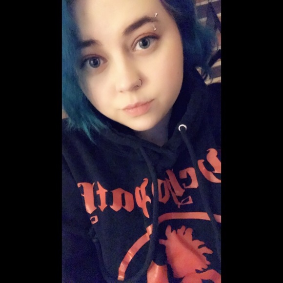 Meet your Posher! - Picture 2 of 4